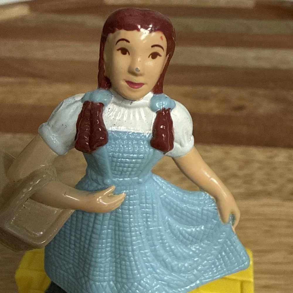 Blockbuster Wizard Set of Oz 4 Movable Toys 1997 Dorothy Scarecrow Tin Man Lion